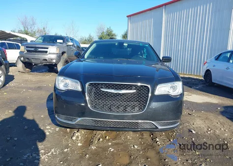 2015 Chrysler 300 Limited z USA, uszkodzony, nr VIN 2C3CCAAG9FH904184